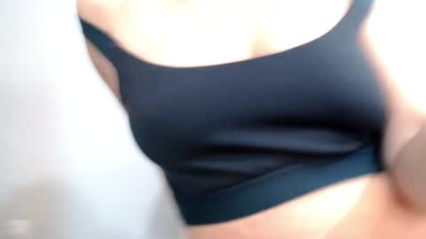 Snapshot of increible_della chatting on January 27, 4:54 pm Della online show from January 27, 4:54 pm