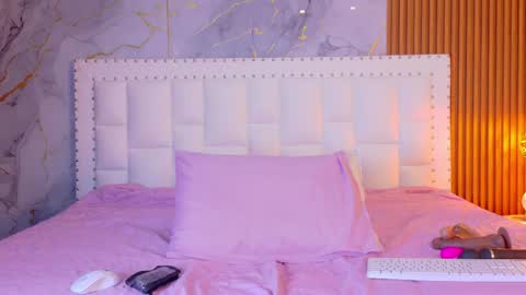 LITTLE AINHOA  online show from April 1, 7:55 pm