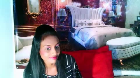 Snapshot of indianlovebug chatting on January 14, 5:19 am Leah online show from January 14, 5:19 am