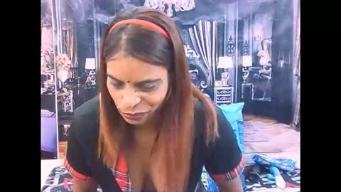 indiansexyass4u2luv online show from February 26, 7:35 pm