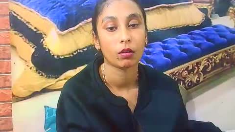 indiansexybutt4u2luv online show from June 27, 12:22 pm