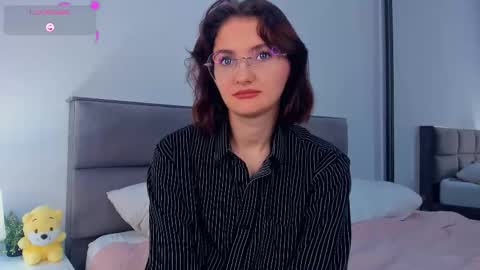 Snapshot of inellcanty chatting on October 16, 4:37 am Kira online show from October 16, 4:37 am