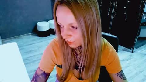 Snapshot of inesdesire chatting on October 9, 6:34 pm InesDesire online show from October 9, 6:34 pm