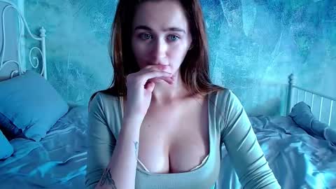 Lina online show from November 24, 3:25 pm