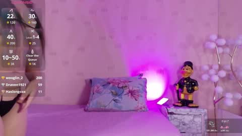 innocenthazel online show from February 24, 2:44 am