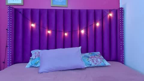 innocenthazel online show from April 14, 2:44 am