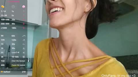 Laroa online show from March 17, 8:57 pm