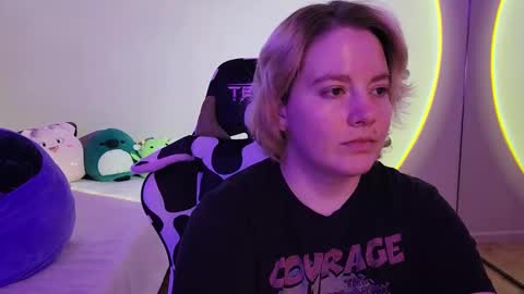 Faye online show from December 17, 4:43 pm