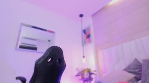 io_chie_ online show from February 25, 4:22 am