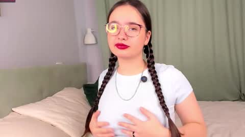 Snapshot of iralascola chatting on October 2, 1:21 am Mia online show from October 2, 1:21 am