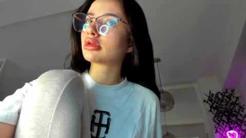 Snapshot of irenevon chatting on February 5, 5:41 am Ir s room online show from February 5, 5:41 am
