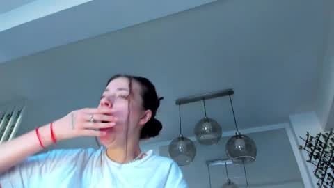 Snapshot of irenevon chatting on March 5, 6:01 am Ir s room online show from March 5, 6:01 am