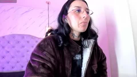 Snapshot of iris_77 chatting on October 6, 7:18 pm iris_77 online show from October 6, 7:18 pm