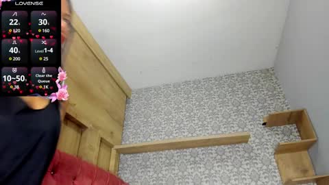 Snapshot of iris_charlotte chatting on March 9, 12:09 pm Hot Charlotte online show from March 9, 12:09 pm