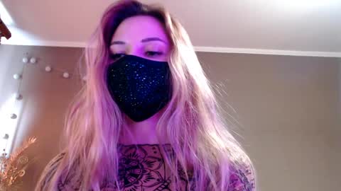 Lily online show from April 13, 2:51 pm