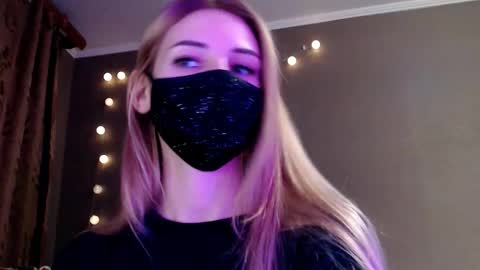 Lily online show from December 18, 3:06 pm