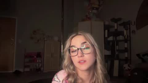 Snapshot of iris_world chatting on February 23, 12:37 am iris online show from February 23, 12:37 am