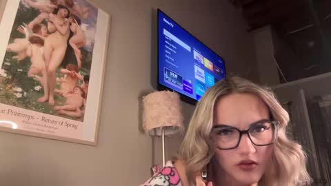 Snapshot of iris_world chatting on February 22, 12:38 am iris online show from February 22, 12:38 am