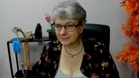Snapshot of iris_xdesire chatting on December 10, 7:16 am I R I S online show from December 10, 7:16 am