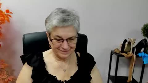 Snapshot of iris_xdesire chatting on October 9, 7:12 am I R I S online show from October 9, 7:12 am