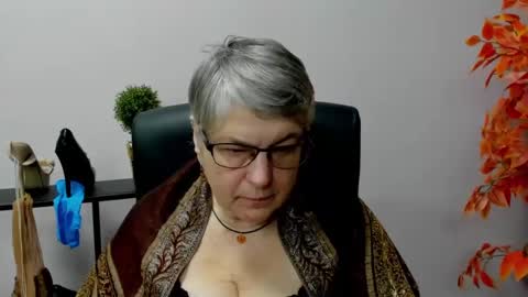 Snapshot of iris_xdesire chatting on January 23, 7:54 am I R I S online show from January 23, 7:54 am