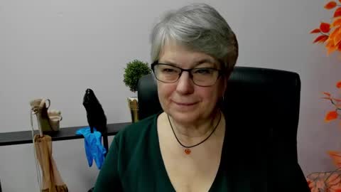 Snapshot of iris_xdesire chatting on February 14, 8:21 am I R I S online show from February 14, 8:21 am