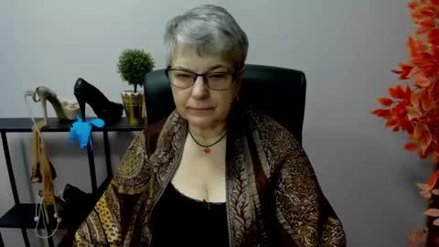 Snapshot of iris_xdesire chatting on February 24, 7:09 am I R I S online show from February 24, 7:09 am