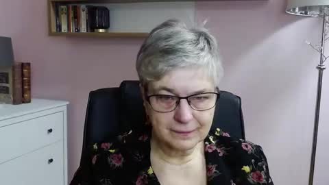 Snapshot of iris_xdesire chatting on December 23, 7:28 am I R I S online show from December 23, 7:28 am