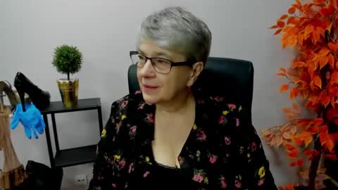 Snapshot of iris_xdesire chatting on January 13, 7:11 am I R I S online show from January 13, 7:11 am