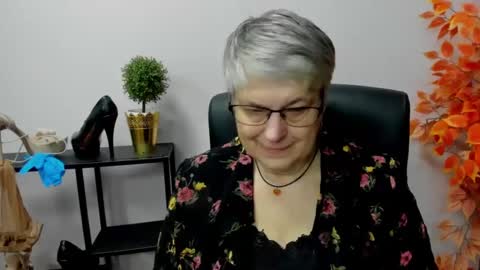 Snapshot of iris_xdesire chatting on December 30, 7:15 am I R I S online show from December 30, 7:15 am