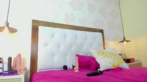 Iris  online show from November 16, 8:31 pm