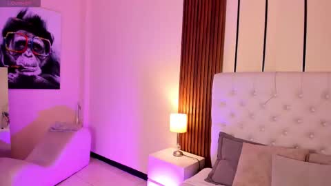 irislaurent online show from October 18, 10:33 pm