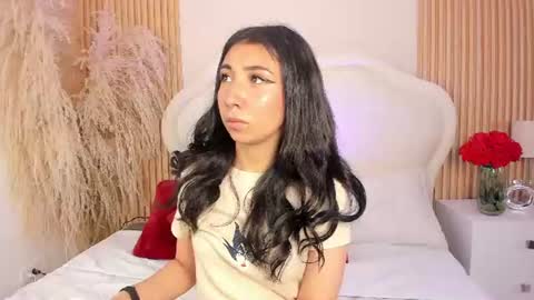 isa_croft online show from June 16, 1:01 pm