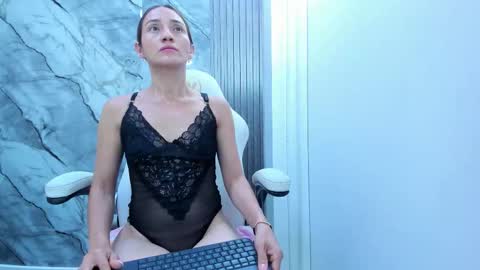 Isa online show from November 28, 7:28 pm