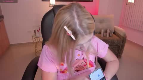 isabela romano online show from November 28, 8:45 pm