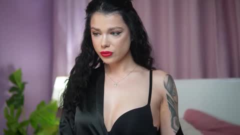  Isabel  online show from November 28, 8:01 pm