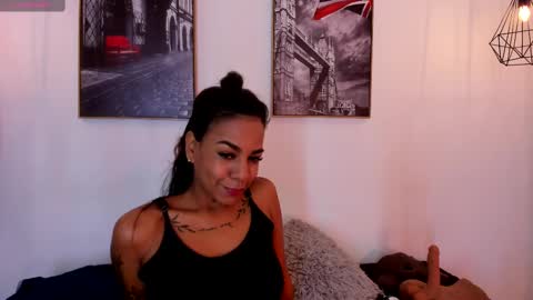 Snapshot of isabella_lopez_ chatting on March 5, 12:00 pm Isabel Lopez online show from March 5, 12:00 pm