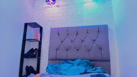Isabella online show from June 26, 9:05 pm