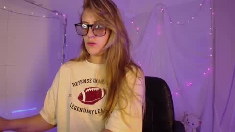 Isabella Rros online show from November 10, 1:28 pm