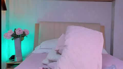 Snapshot of isabella_winkler chatting on September 21, 6:39 pm isabella_winkler online show from September 21, 6:39 pm