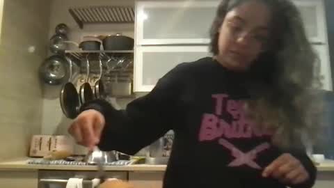 isabellaelizabeth online show from March 27, 4:40 pm