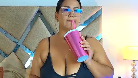 Snapshot of isabellmendez_ chatting on September 10, 6:52 pm IsabellMendez online show from September 10, 6:52 pm
