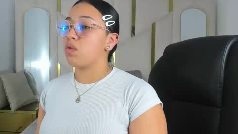 isabellrodriguez18 online show from November 28, 8:50 am