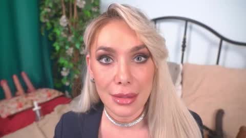 isadoradunkan online show from March 3, 7:53 pm