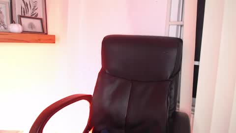 HI IM ISA  online show from May 6, 3:21 am