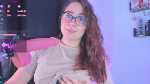 Snapshot of isarhodes_ chatting on December 18, 10:35 pm Isa online show from December 18, 10:35 pm