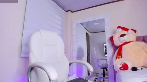 Isa  online show from December 24, 8:00 am