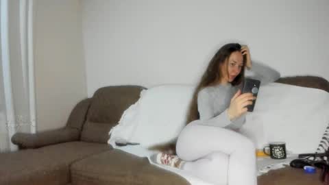 Issabelle online show from February 9, 8:38 am