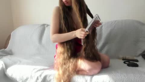 Issabelle online show from April 5, 6:34 am