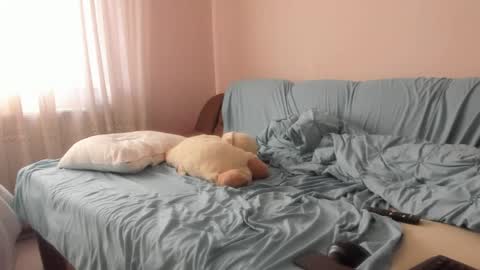 Issabelle online show from November 24, 7:54 am